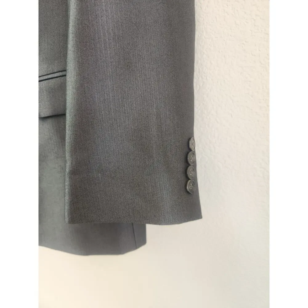 Calvin Klein Men's 3 Piece Suit in Gray Striped Size 42R Vest Jacket Pants 38x31
